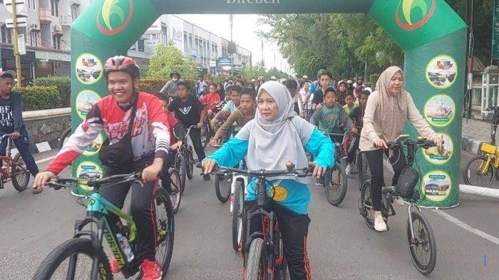 Ribuan Warga Bireuen Ikut Jalan Santai HUT Ke-61 Golkar, Hadiah Utama Sepeda Motor