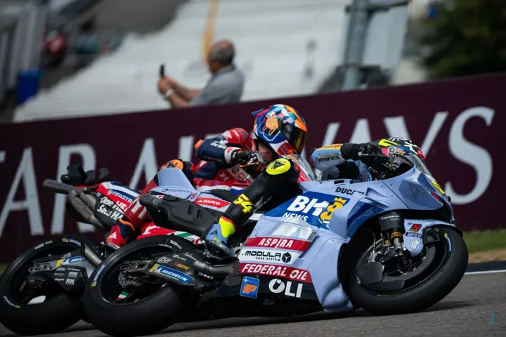 Alex Marquez Juarai MotoGP Malaysia 2025 di Sepang, Petaka Ban Belakang Gagalkan Bagnaia Raih Podium