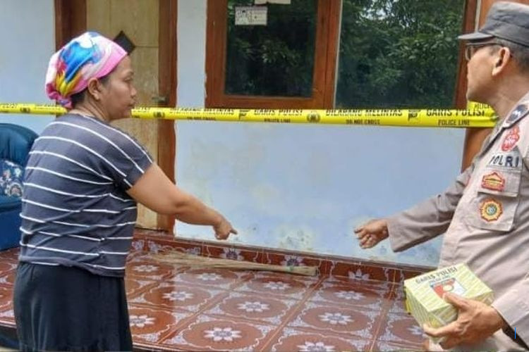 Kakek 75 Tahun Dibacok Saat Tidur di Teras Rumah
