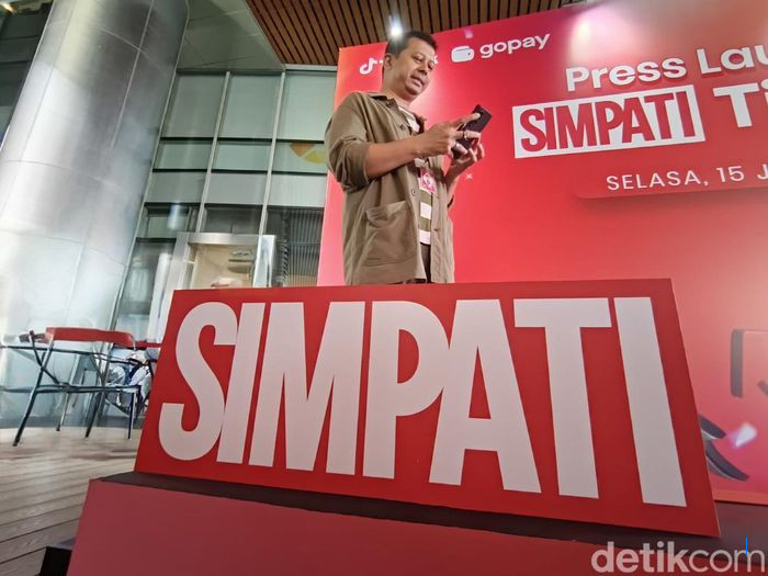 SIMPATI Kolaborasi dengan Othman Hadirkan 'Phoenix Crest Jacket' Eksklusif di MyTelkomsel