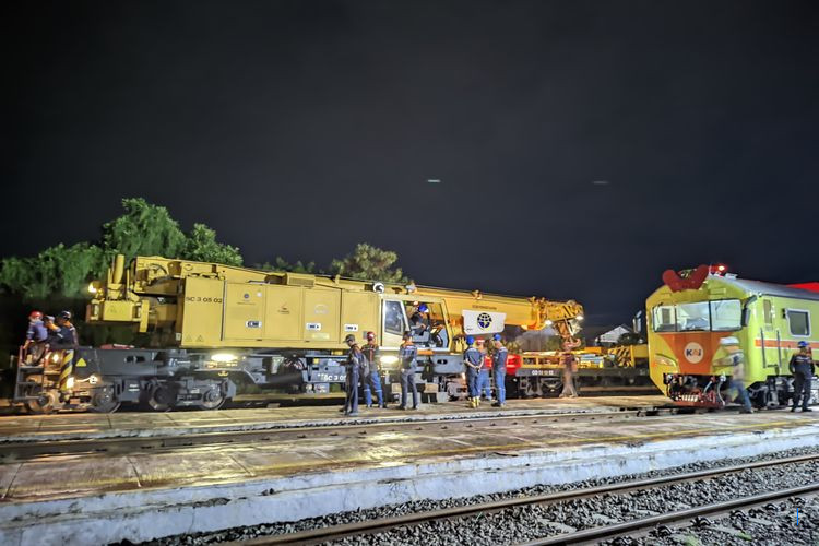 Evakuasi KA Purwojaya Selesai, Jalur Dapat Dilalui dengan Kecepatan Terbatas