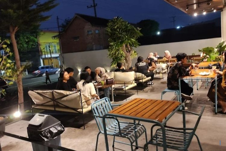 Cafe 24 Jam Paling Hits di Blitar: Nongkrong, Nugas, dan Ngopi Sepuasnya