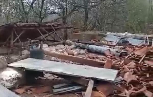 Sedang Ngobrol dengan Tetangga, Warga Sampang Kaget Puting Beliung Menerjang Rumahnya, Kini Rata