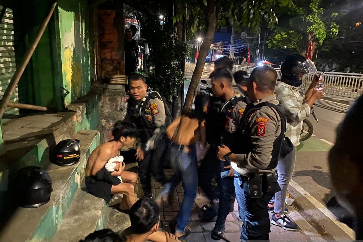 Empat Remaja Diamankan Saat Bawa Senjata Tajam di Malam Hari