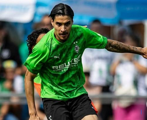 Kevin Diks Gagal Selamatkan Monchengladbach dari Kekalahan 3-0 oleh Bayern Munich