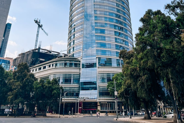 Marriott Surabaya Wujudkan Kepedulian dengan Road to Give 2025