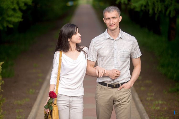 Kunci Hubungan: Bukan Mobil Mewah, Ini Rahasia Tetap Menarik Perhatian Wanita Muda