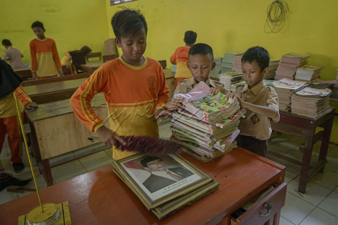 Pascaatap Roboh, Disdik Nganjuk Bersihkan 3 Ruang dan Siapkan Kelas Darurat