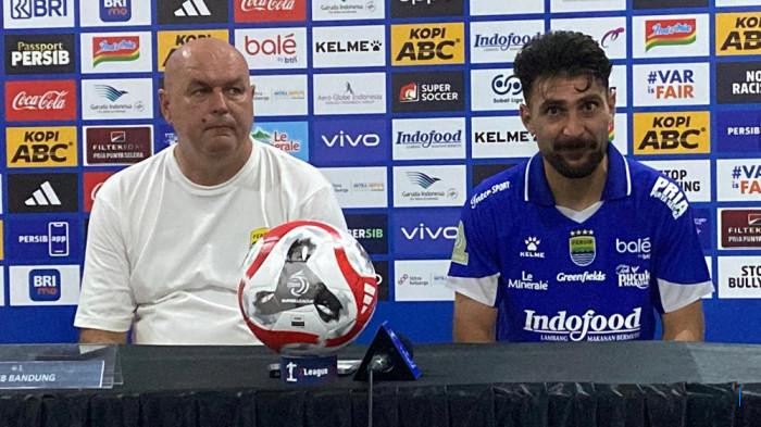 Jejak Karier Frans Putros, Bek Persib yang Koleksi Kartu Merah: Absen Lawan Persita