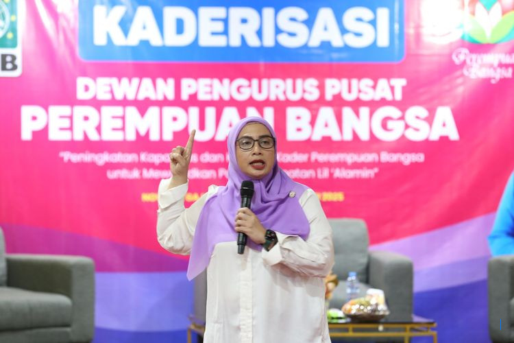 Peringati Hari Santri 2025, Wakil Ketua DPR RI Gelar Khitan Massal di Bondowoso