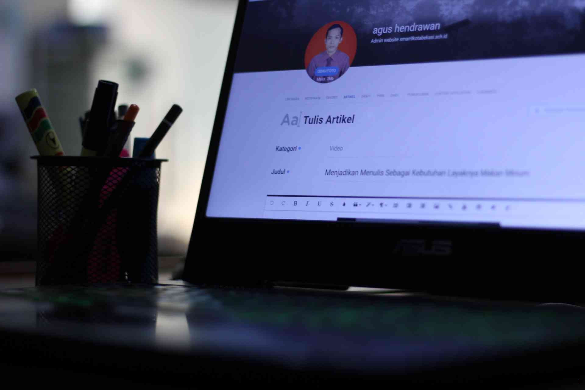 Menulis di Kompasiana: Seni Bertahan Hidup