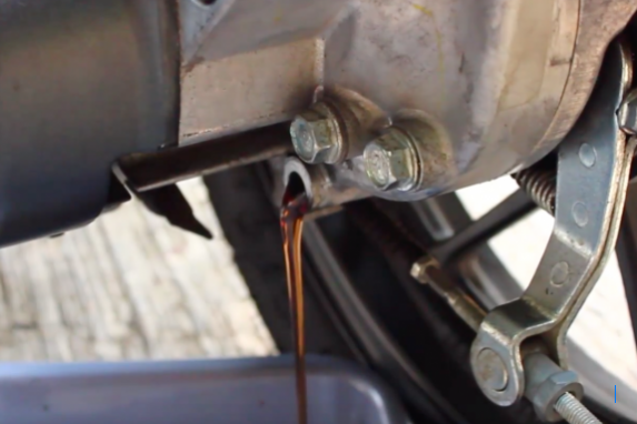 Apa Itu Oli Gardan? Fungsi dan Manfaatnya untuk Motor