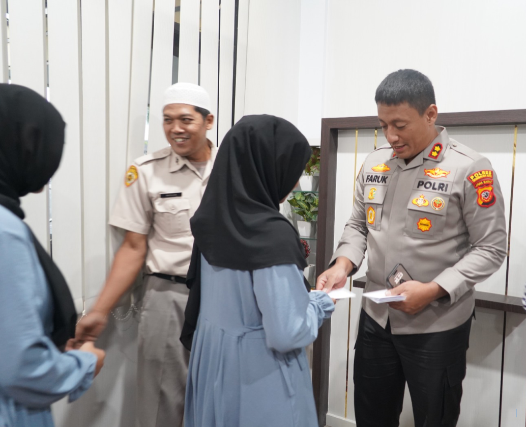 Bantu 50 Anak Yatim, Polres Tasikmalaya Berbagi Kebahagiaan di HUT ke-74 Humas Polri