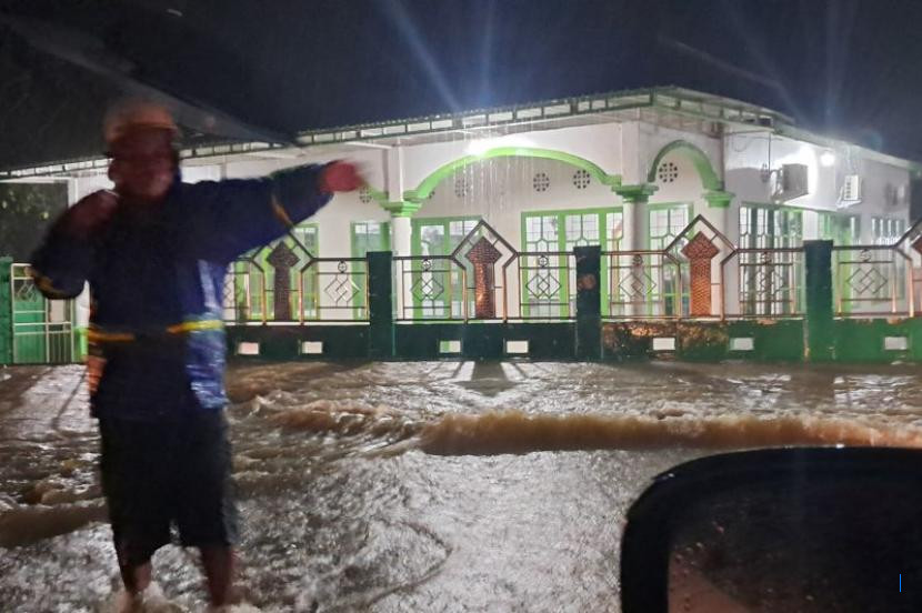 Banjir Picu Kemacetan di Kabupaten Barru