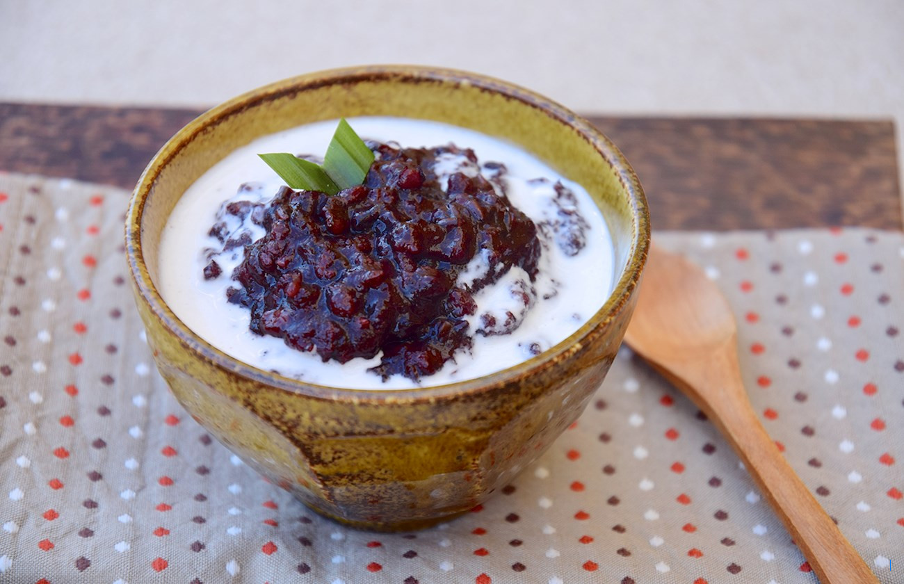 Kang Bubur Mertoyudan! Bubur Ketan Hitam Rasa Sultan, Harga Terjangkau, Topping Es Krim yang Menggug