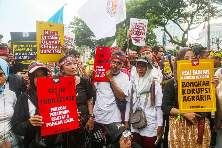 Hari Tani Nasional 2025 Digelar dengan Aksi Ekstrem, Aktivis Cor Tubuh dengan Semen di Depan Istana