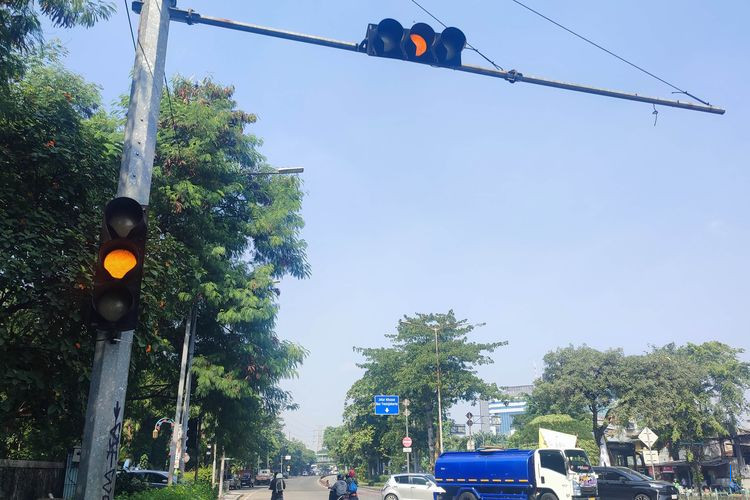 Lampu Lalu Lintas Ramah Disabilitas Penglihatan Warna