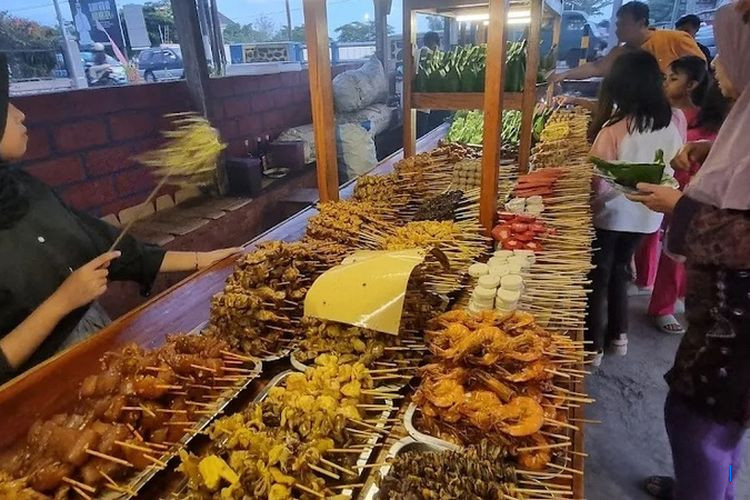 5 Tempat Angkring Legendaris di Blitar yang Selalu Penuh Pengunjung: Harga Terjangkau, Rasa Lezat, d