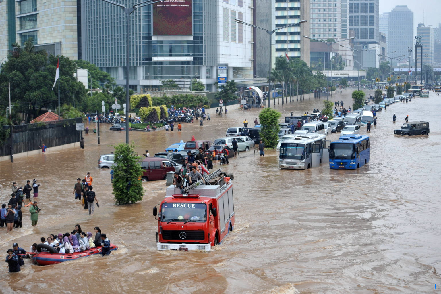 Banjir Jateng: Gubernur Ahmad Luthfi Perintahkan Semua Dinas Turun Tangan