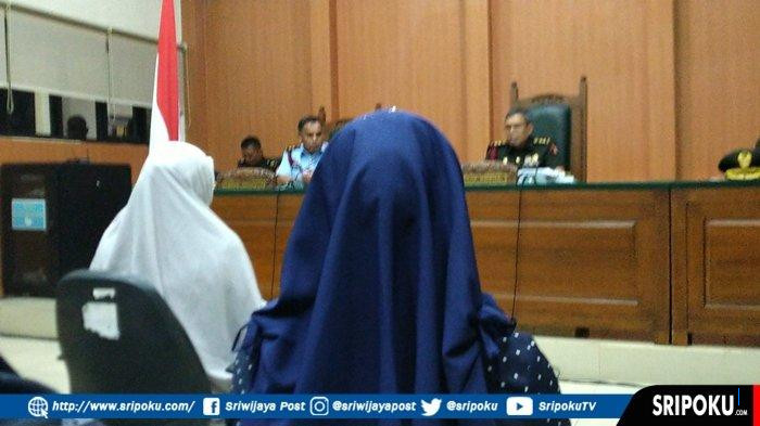 Ibunda Almarhum Prada Lucky Minta Hakim Militer Adil dan Benar