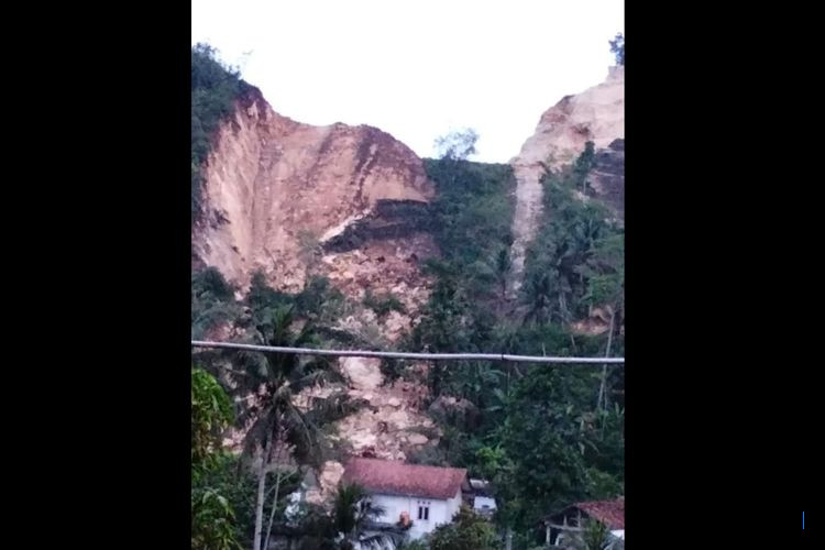 Gunung Batu Kapur di Banyumas Longsor, BPBD Evakuasi Warga dan Pasang Garis Polisi