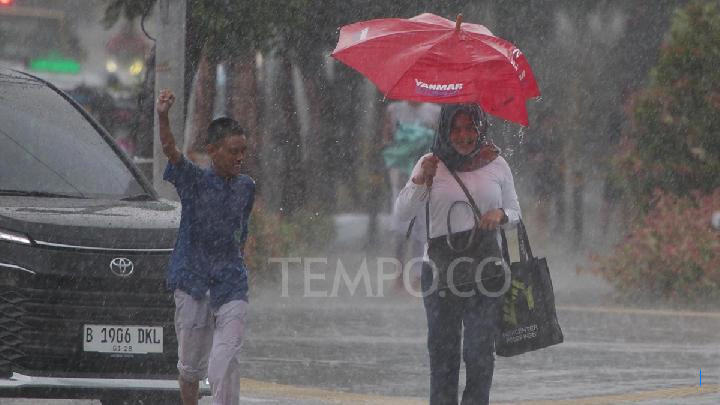 Temuan Mikroplastik di Hujan Jakarta, Ini Imbauan Dinas Kesehatan