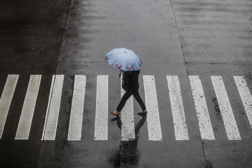 Prakiraan Cuaca Bekasi 25 Oktober 2025: Mayoritas Wilayah Hujan Ringan