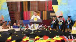 Gubernur NTT Melki Laka Lena: Lulusan IFTK Ledalero Harus Turun dari Bukit