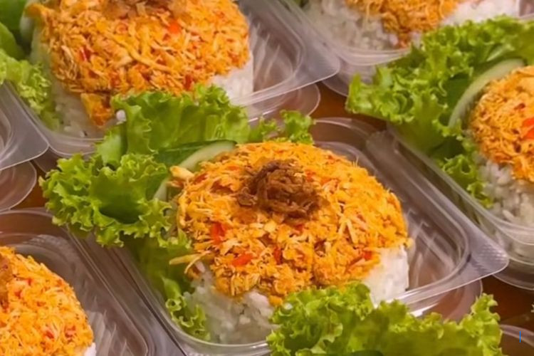 Resep Nasi Ayam Suwir Pedas, Menu Sederhana yang Bikin Nagih