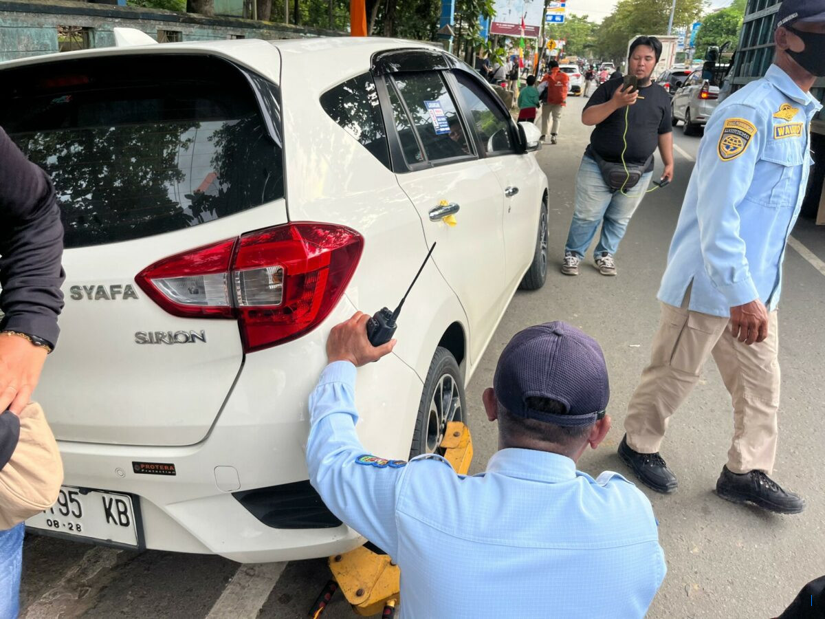 Macet Parah di Cawang, Dishub DKI Lakukan Terobosan Unik: Parkir Liar Diizinkan