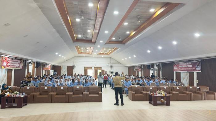 Kesbangpol Kepri dan BNN Sosialisasi P4GN dengan Tes Urine Siswa SMKN 1 Batam