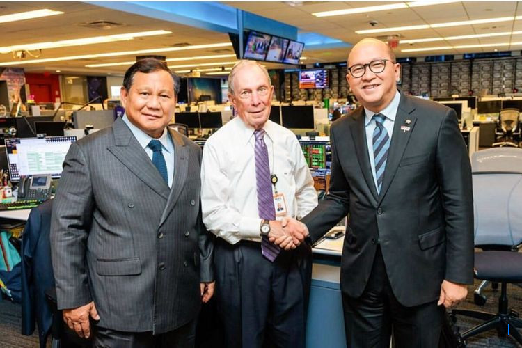 Mengapa Prabowo Bertemu Pemilik Bloomberg?