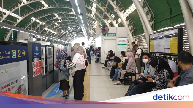 Ketika LRT Jabodebek Macet, Penumpang Kehilangan Pekerjaan hingga Pengantin Panik