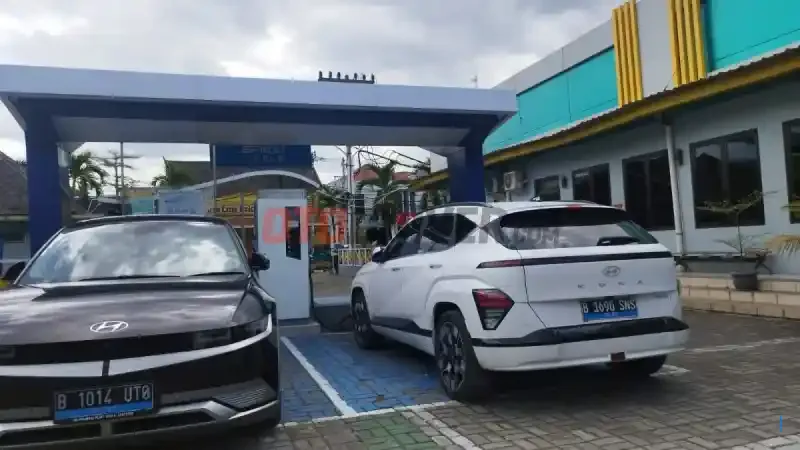 Bolehkah Menghidupkan AC atau Musik Saat Mobil Listrik Sedang Diisi?