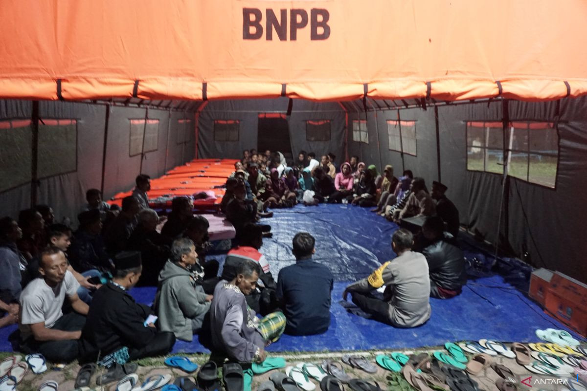 Warga Barengkok Terdampak Radiasi Diungsikan ke Lokasi Aman