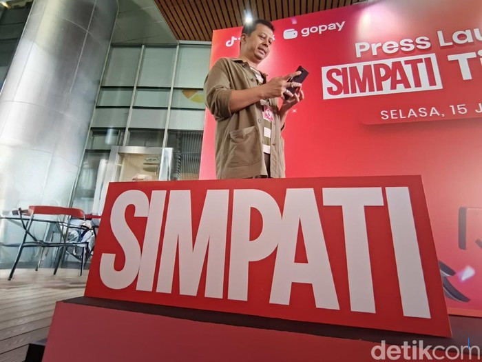 SIMPATI Kolaborasi dengan Othman Hadirkan 'Phoenix Crest Jacket' Eksklusif di MyTelkomsel